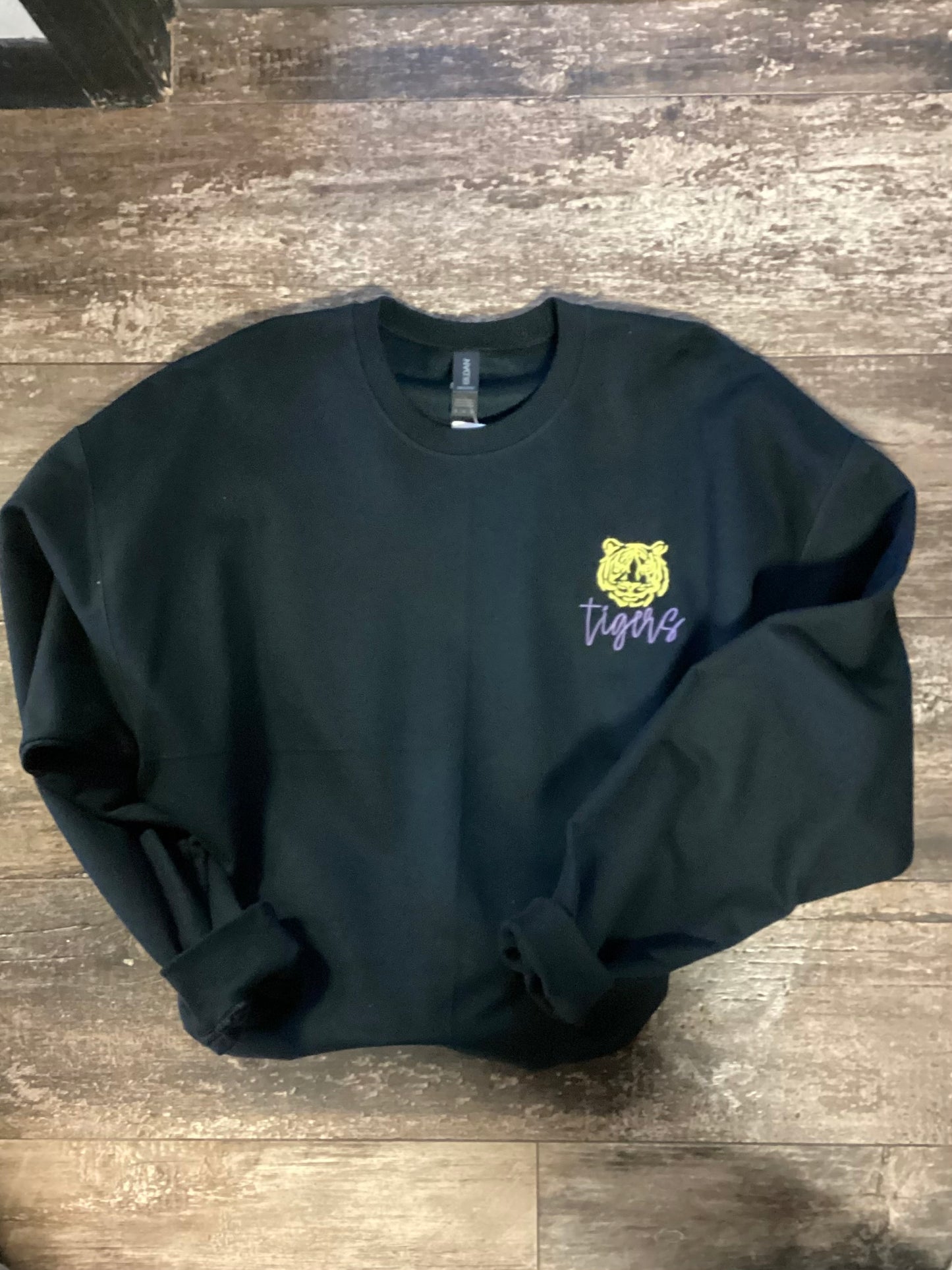 Gildan Sweatshirt Embroidered Tiger