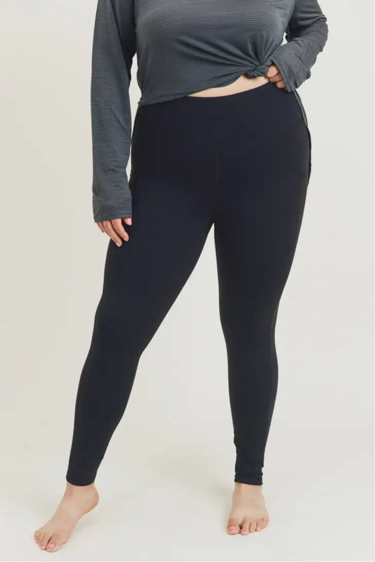 Mono B Bronze - Plus Essential Leggings with Mesh Pockets- Black