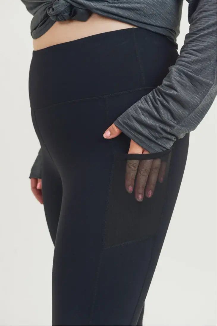 Mono B Bronze - Plus Essential Leggings with Mesh Pockets- Black